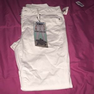 Brand new! White skinny’s. Never worn!